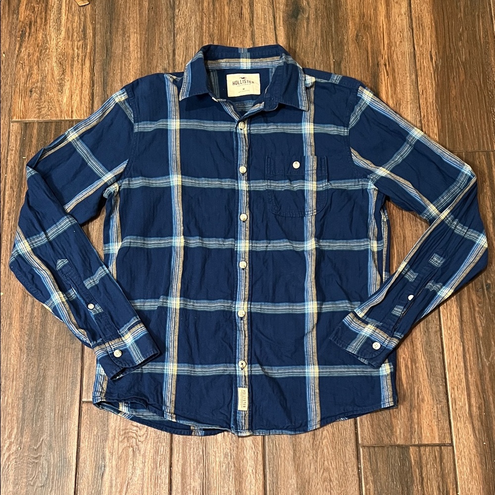 🏝️ Hollister brand men’s long sleeve button down shirt